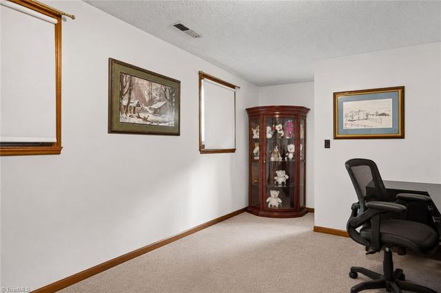210 Knoxwood Road, Winston-salem, NC 27107