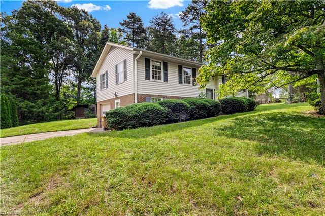 210 Knoxwood Road, Winston-salem, NC 27107