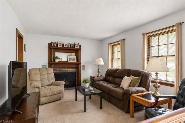 210 Knoxwood Road, Winston-salem, NC 27107