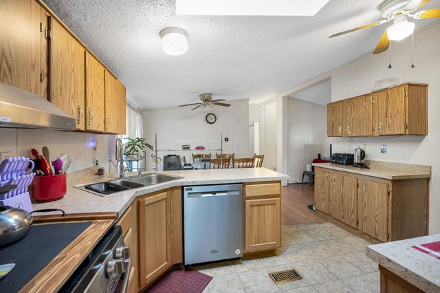 3 Robyn Court, Litchfield, NH 03052