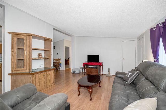 3 Robyn Court, Litchfield, NH 03052