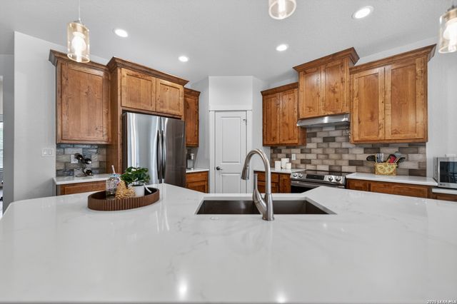 258 HEINEN RD, Bandera, TX 78003