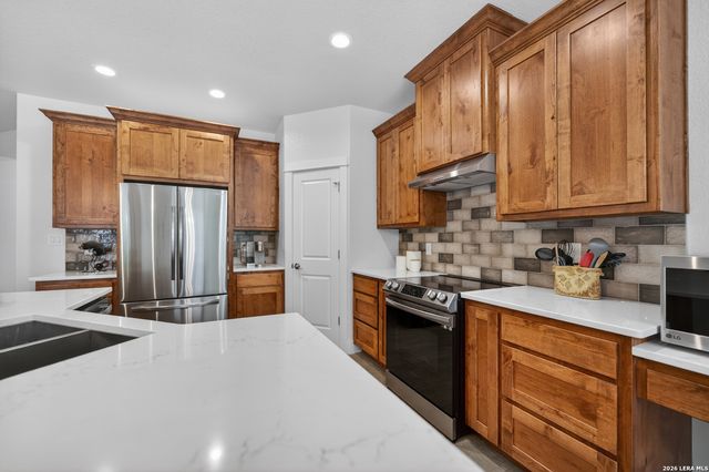 258 HEINEN RD, Bandera, TX 78003