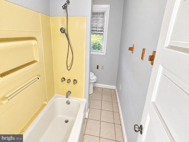 2828 E CHASE ST E, Baltimore, MD 21213