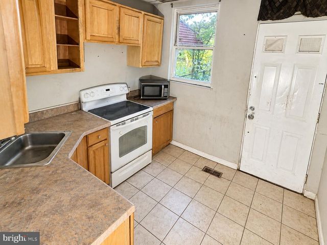 2828 E CHASE ST E, Baltimore, MD 21213
