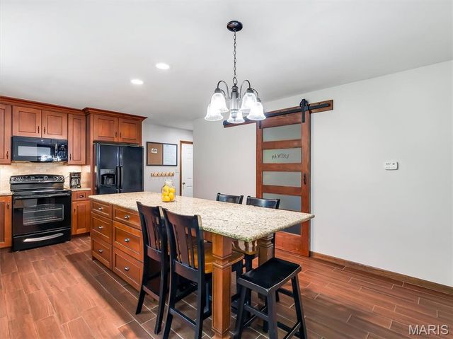 19 Summit Lane, Pacific, MO 63069