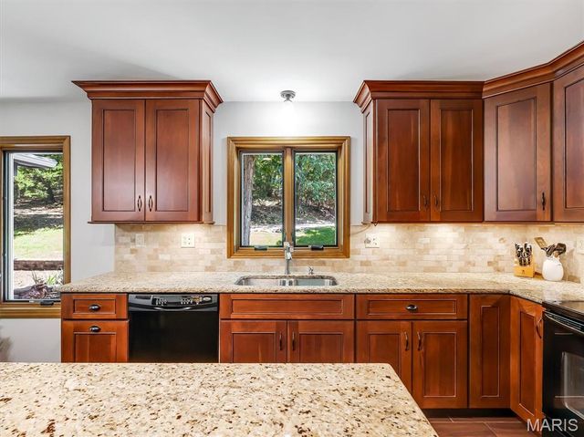 19 Summit Lane, Pacific, MO 63069