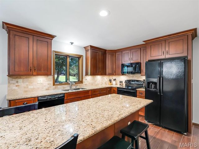19 Summit Lane, Pacific, MO 63069
