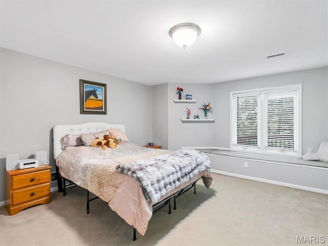 19 Summit Lane, Pacific, MO 63069