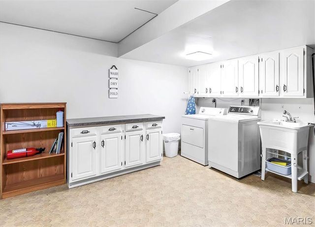 19 Summit Lane, Pacific, MO 63069