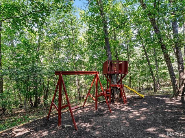 19 Summit Lane, Pacific, MO 63069