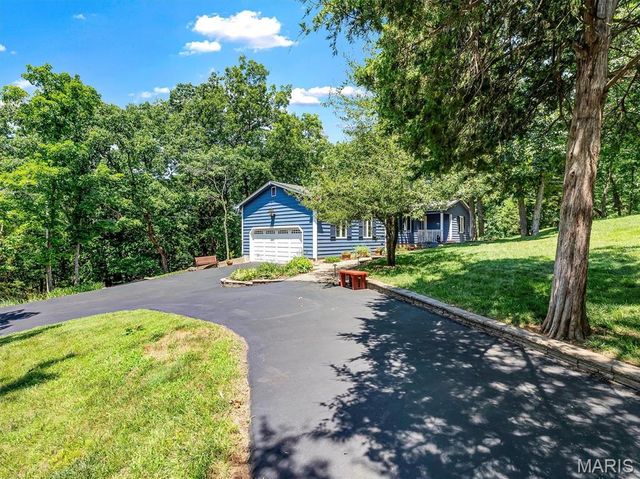 19 Summit Lane, Pacific, MO 63069