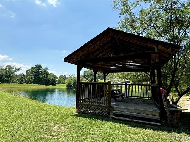 19 Summit Lane, Pacific, MO 63069