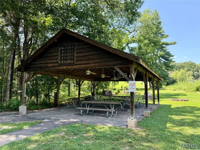 19 Summit Lane, Pacific, MO 63069