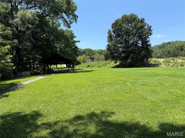 19 Summit Lane, Pacific, MO 63069