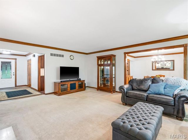 19 Summit Lane, Pacific, MO 63069
