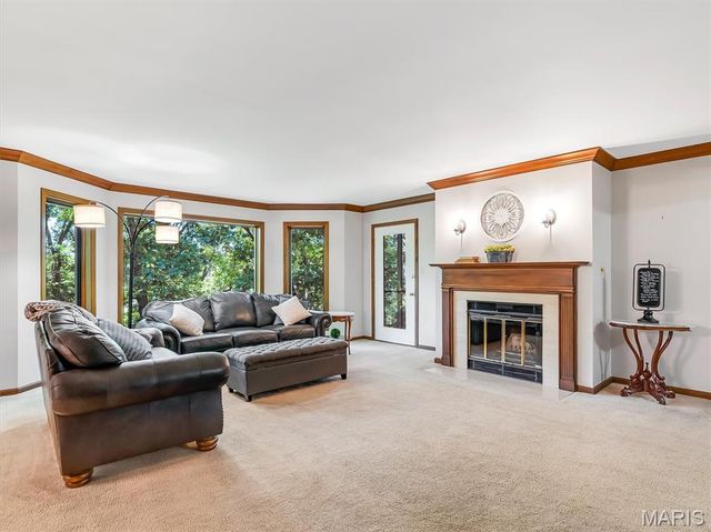19 Summit Lane, Pacific, MO 63069