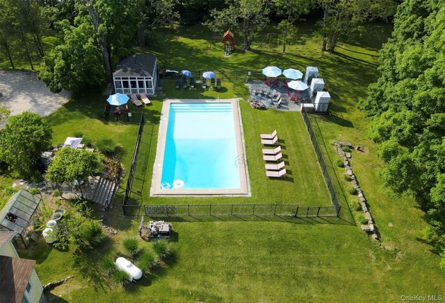 18 Stagecoach Lane, Amenia, NY 12501