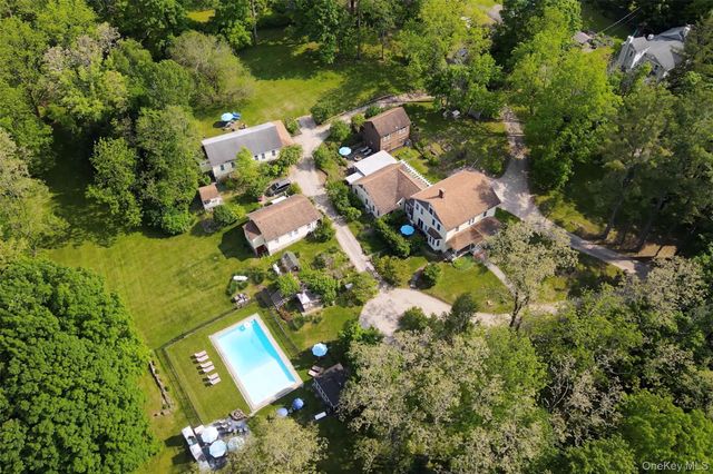 18 Stagecoach Lane, Amenia, NY 12501
