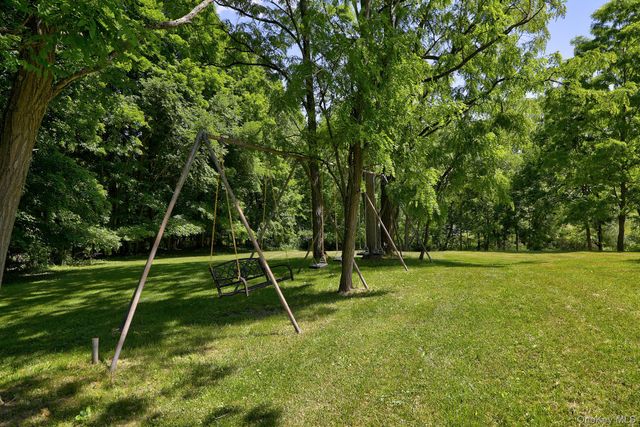18 Stagecoach Lane, Amenia, NY 12501