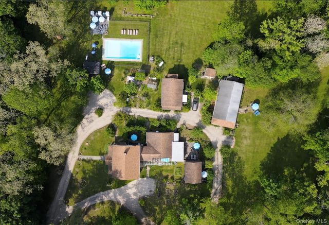 18 Stagecoach Lane, Amenia, NY 12501