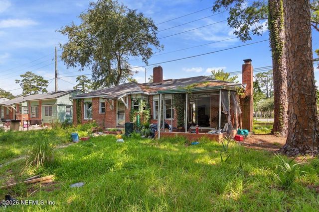 4604 TIMUQUANA Road, Jacksonville, FL 32210