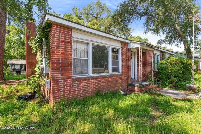 4604 TIMUQUANA Road, Jacksonville, FL 32210