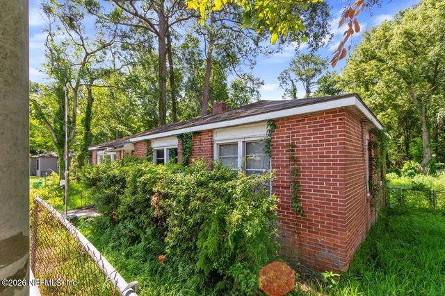 4604 TIMUQUANA Road, Jacksonville, FL 32210