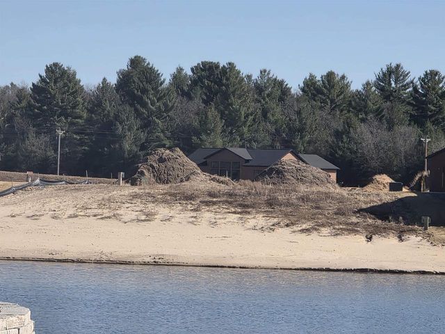 W5656 Sunshine Court, New Lisbon, WI 53950