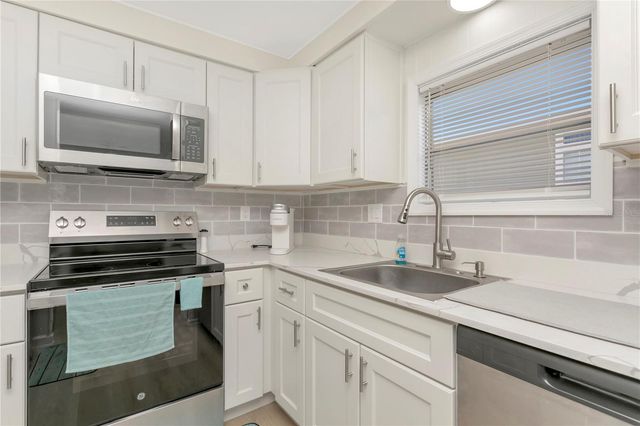 115 WHITE OAK WAY, Sarasota, FL 34237