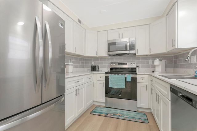 115 WHITE OAK WAY, Sarasota, FL 34237