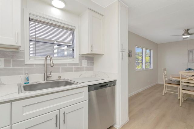 115 WHITE OAK WAY, Sarasota, FL 34237