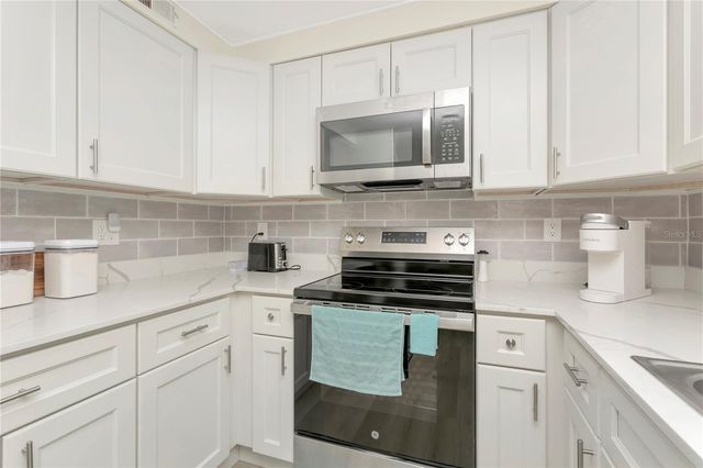 115 WHITE OAK WAY, Sarasota, FL 34237