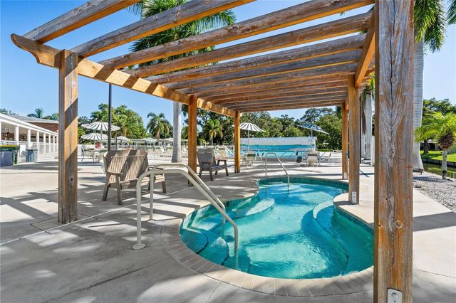 115 WHITE OAK WAY, Sarasota, FL 34237