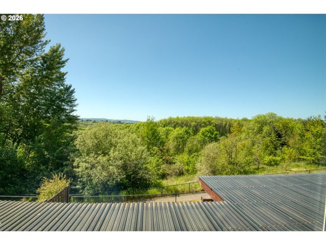 1087 Se TAMORA Ave, Hillsboro, OR 97123