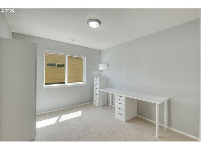 1087 Se TAMORA Ave, Hillsboro, OR 97123