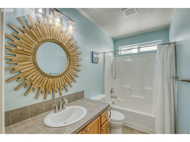 1087 Se TAMORA Ave, Hillsboro, OR 97123