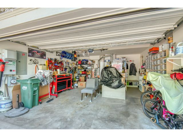 1087 Se TAMORA Ave, Hillsboro, OR 97123