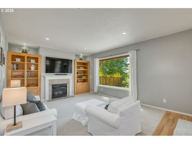 1087 Se TAMORA Ave, Hillsboro, OR 97123