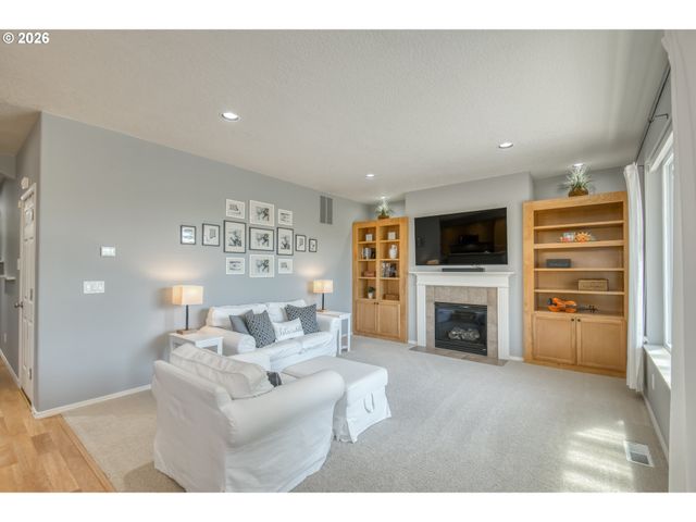 1087 Se TAMORA Ave, Hillsboro, OR 97123