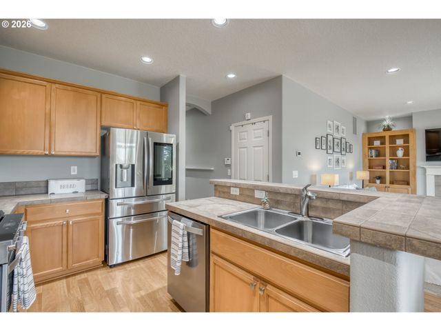 1087 Se TAMORA Ave, Hillsboro, OR 97123
