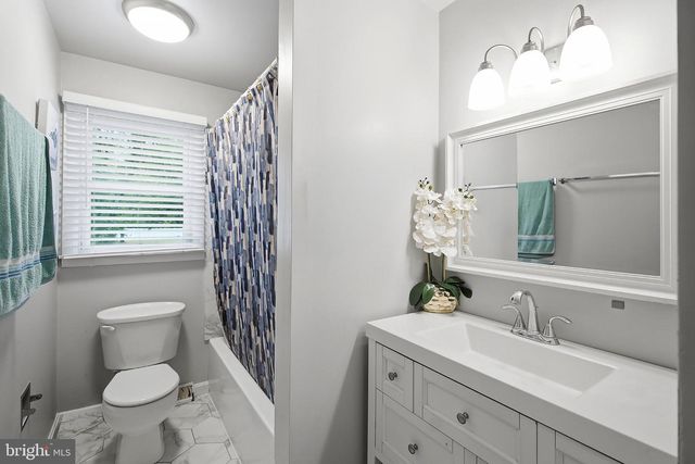 5017 CHURCH RD, Mt Laurel, NJ 08054