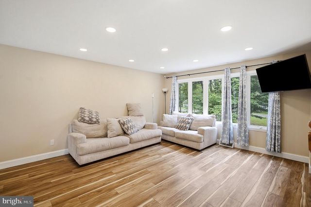 5017 CHURCH RD, Mt Laurel, NJ 08054