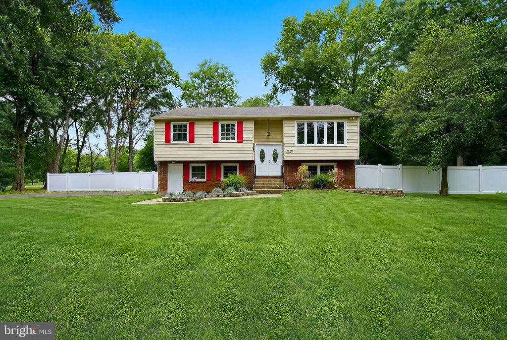 5017 CHURCH RD, Mt Laurel, NJ 08054