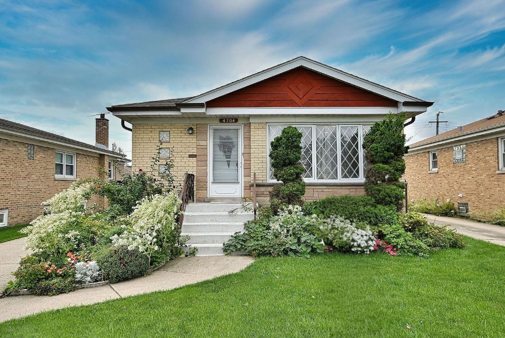 4704 N NEWLAND Avenue, Harwood Heights, IL 60706 — exterior
