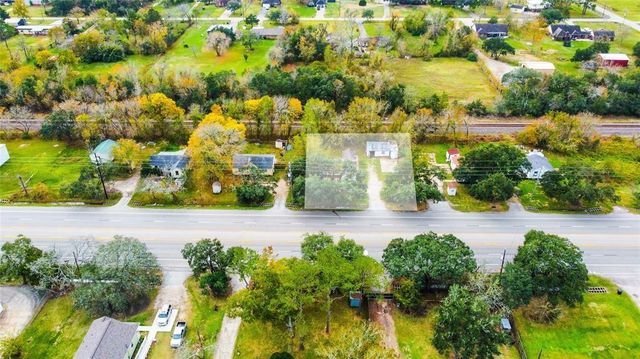 15517 Highway 6, Santa Fe, TX 77517