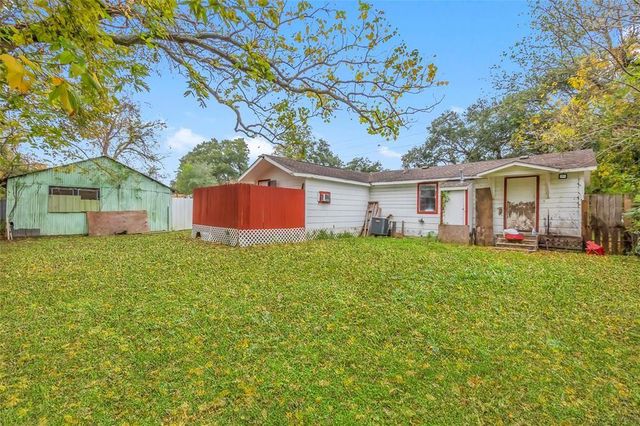 15517 Highway 6, Santa Fe, TX 77517