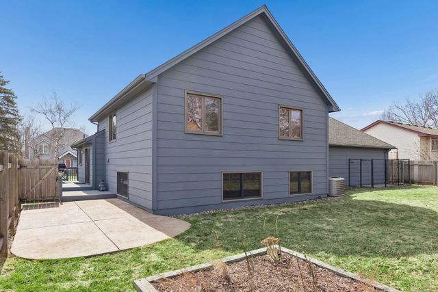 295 Oakhill Drive, Shoreview, MN 55126