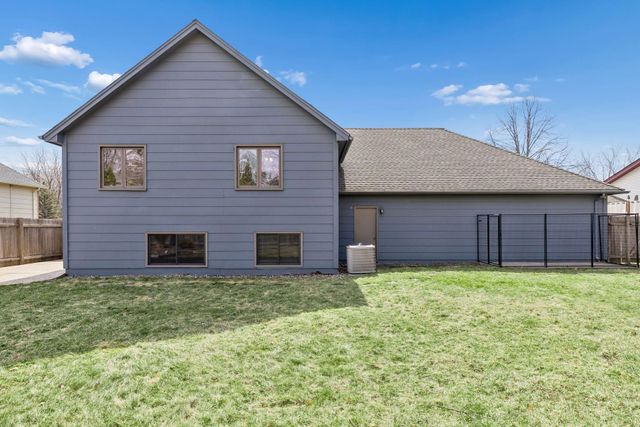 295 Oakhill Drive, Shoreview, MN 55126