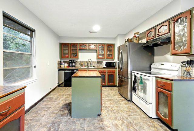 71 White Oak St Street, Point Blank, TX 77364